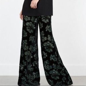 NWT Zara Green Floral Velvet Burnout Palaz…